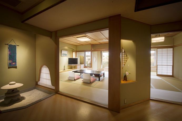 Imagen de la habitación del Hotel Fujisan Onsen Kaneyamaen. Foto 17