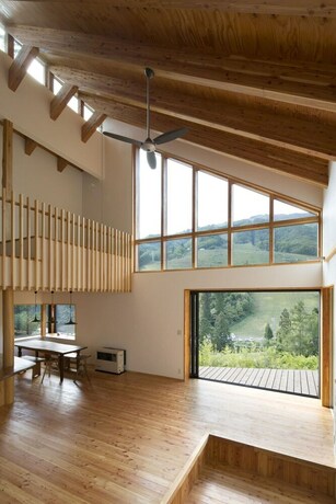 Imagen de los interiores del Hotel Fuku Chalet. Foto 30
