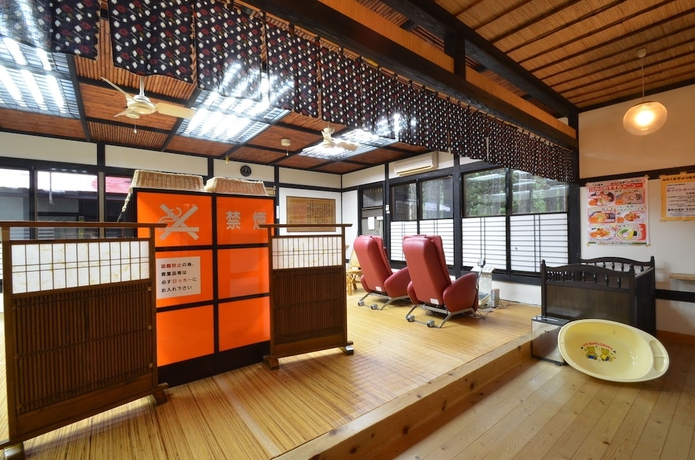 Imagen de los interiores del Hotel Fukuishimiyamashinrinonsen Mirakurutei. Foto 17