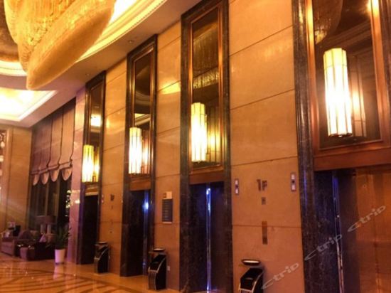 Imagen de los interiores del Hotel Fuling Jinke. Foto 10