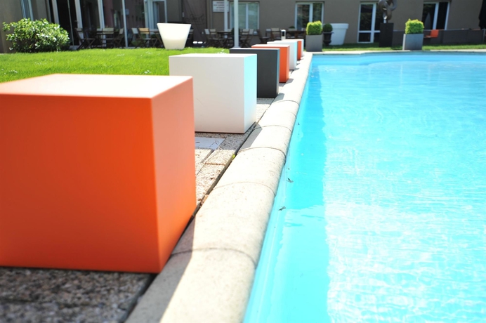 Imagen de la piscina del Hotel Full Colors. Foto 16