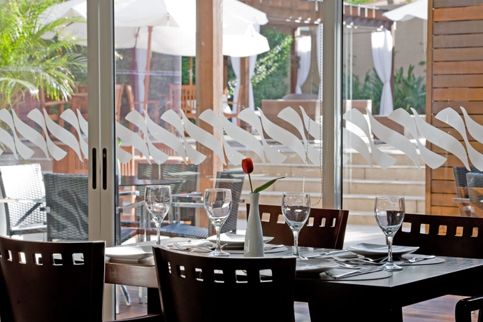 Imagen del bar/restaurante del Hotel Full Jazz By Slaviero Hotéis. Foto 2