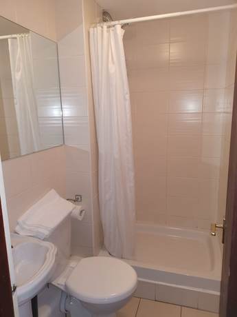 Imagen de la habitación del Hotel Fullarton Park. Foto 5
