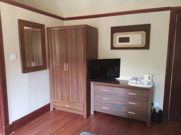 Imagen de la habitación del Hotel Fullarton Park. Foto 10