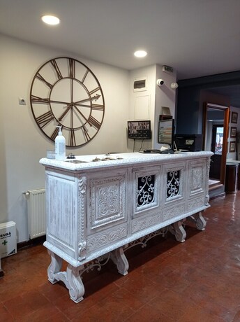 Imagen de los interiores del Hotel Fullton Central Inn. Foto 39