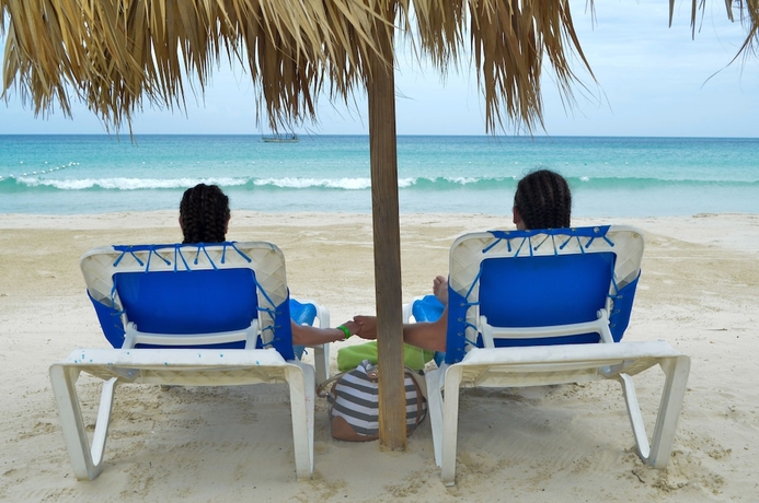 Imagen de la habitación del Hotel Fun Holiday Beach Resort. Foto 3