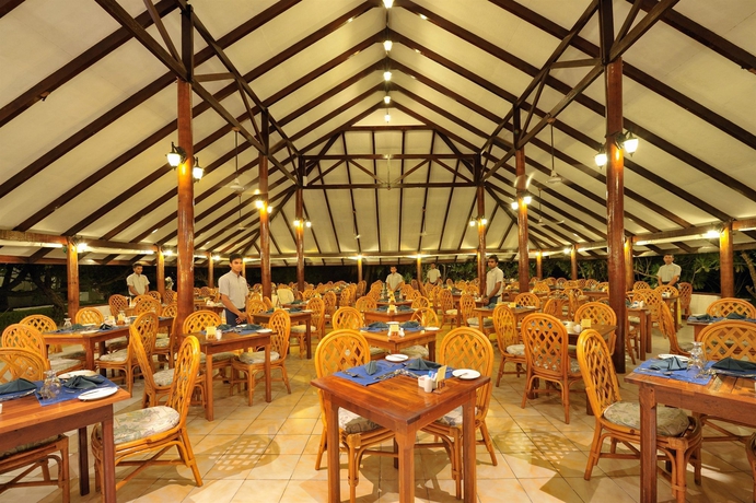 Imagen del bar/restaurante del Hotel Fun Island Resort and Spa. Foto 4