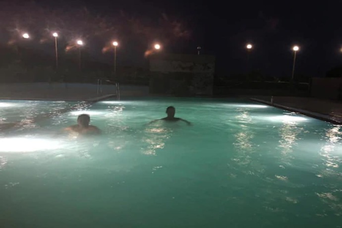 Imagen de la piscina del Hotel Fun N Food. Foto 19