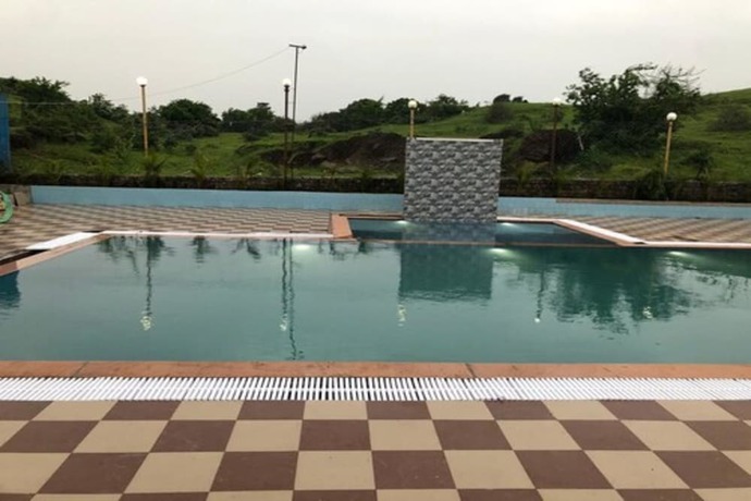 Imagen de la piscina del Hotel Fun N Food. Foto 20