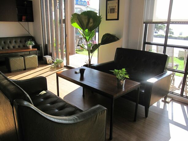 Imagen de los interiores del Hotel Fun Space Inn. Foto 12