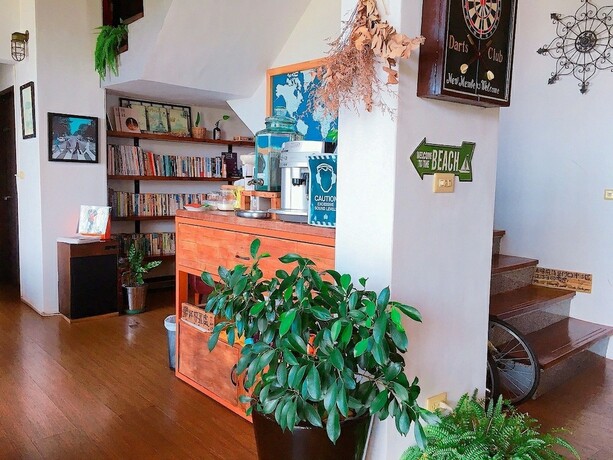 Imagen de los interiores del Hotel Fun Space Inn. Foto 18