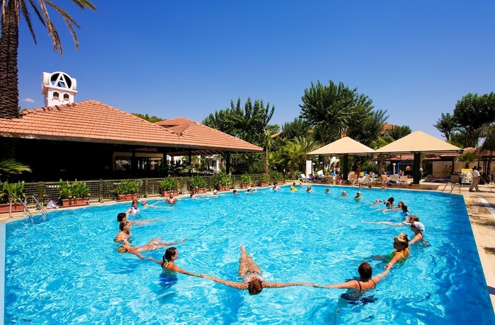 Imagen de la piscina del Hotel Fun Sun Smart Akman Beach. Foto 16
