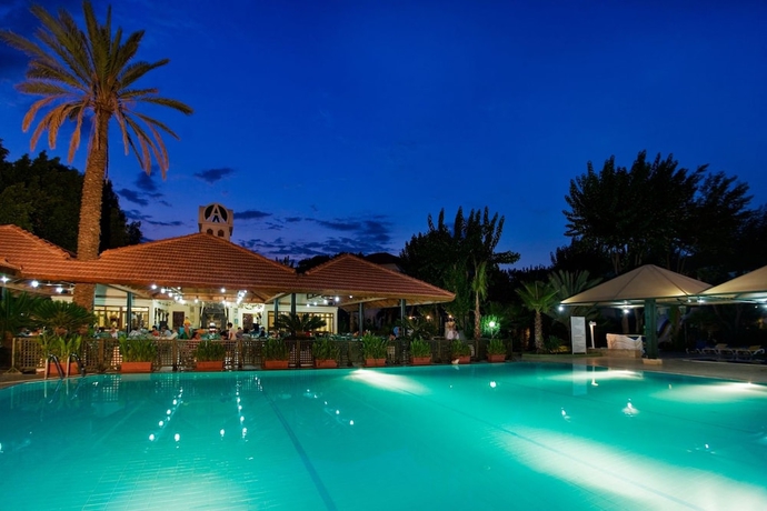 Imagen de la piscina del Hotel Fun Sun Smart Akman Beach. Foto 17