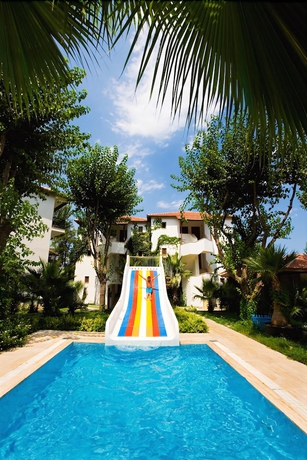 Imagen de la piscina del Hotel Fun Sun Smart Akman Beach. Foto 18