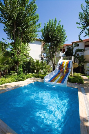 Imagen de la piscina del Hotel Fun Sun Smart Akman Beach. Foto 19