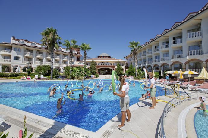 Imagen de la piscina del Hotel Fun Sun Smart Sultans Beach. Foto 17