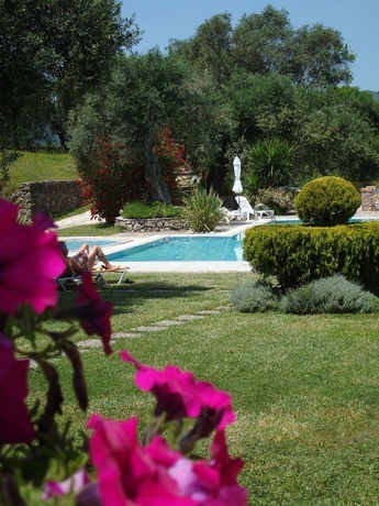 Imagen de la piscina del Hotel Fundana Villas. Foto 15