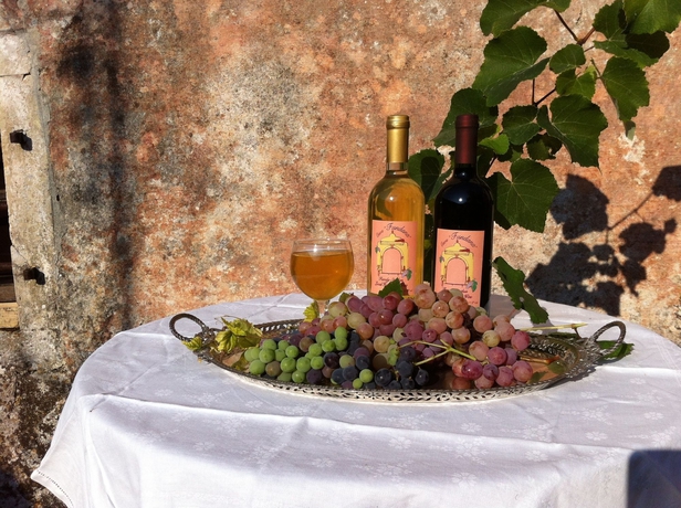 Imagen de los interiores del Hotel Fundana Villas. Foto 10