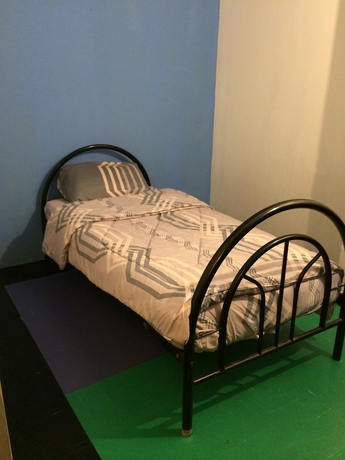 Imagen de la habitación del Hotel Funky Crib. Foto 2