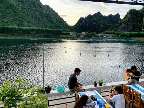 Imagen del bar/restaurante del Hotel Funny Monkeys Homestay. Foto 11