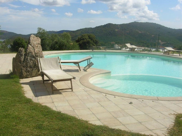 Imagen general del Hotel Funtana Abbas. Foto 12