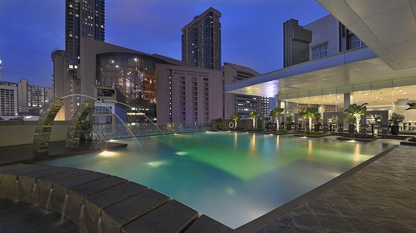 Imagen de la piscina del Hotel Furama Bukit Bintang. Foto 13