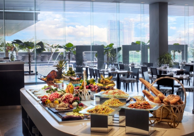 Imagen del bar/restaurante del Hotel Furama Bukit Bintang. Foto 2