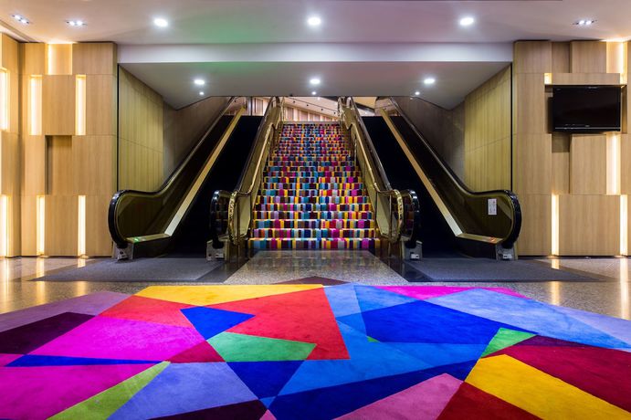 Imagen de los interiores del Hotel Furama City Centre. Foto 8