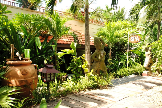 Imagen de la piscina del Hotel Furama Resort Danang. Foto 16