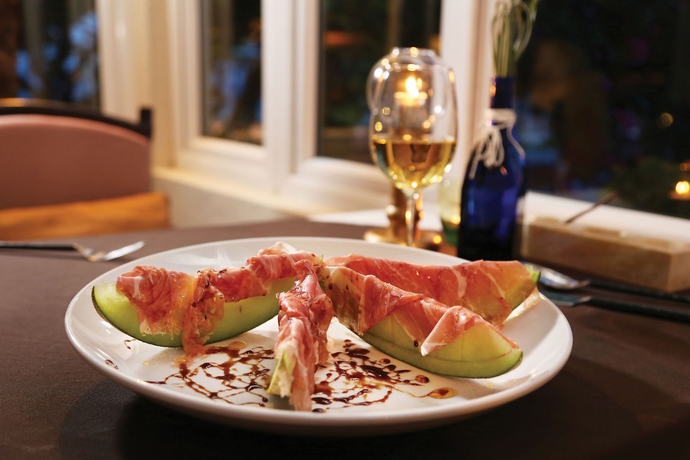 Imagen del bar/restaurante del Hotel Furama Resort Danang. Foto 9