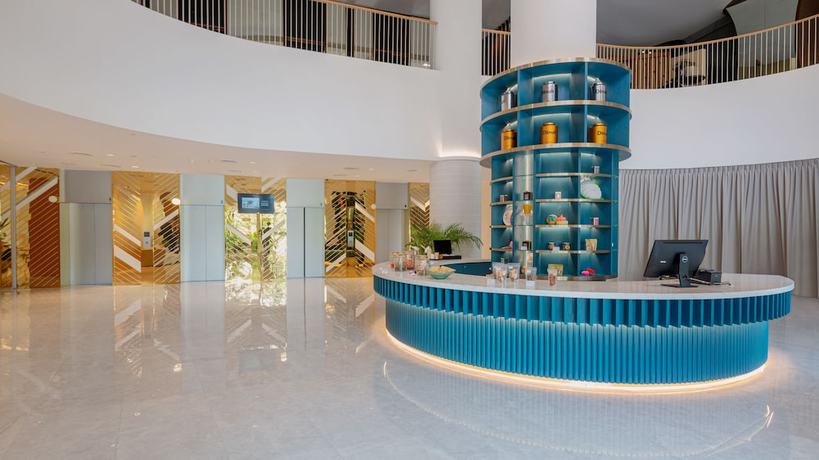 Imagen de los interiores del Hotel Furama Riverfront. Foto 12