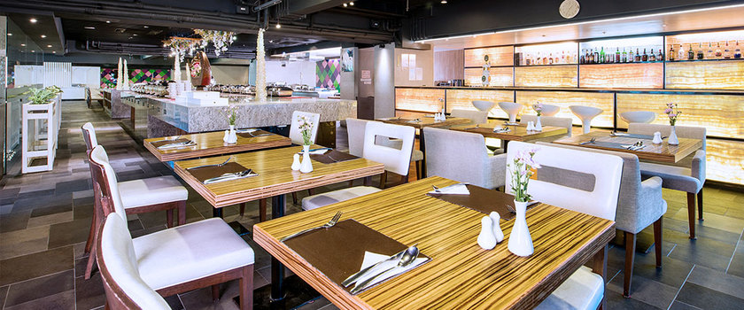 Imagen del bar/restaurante del Hotel Furama Silom Bangkok. Foto 2