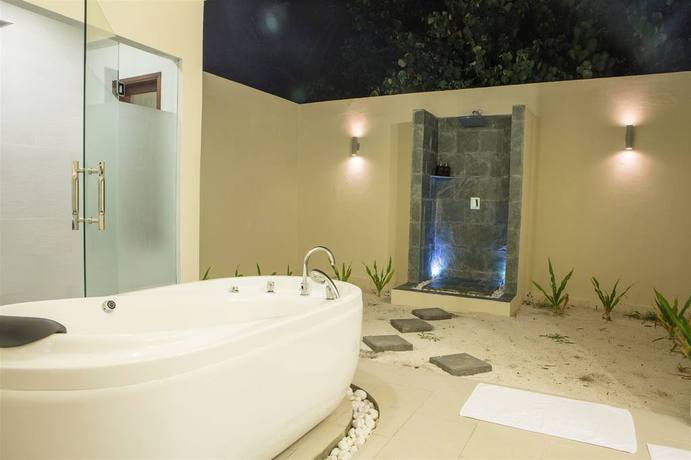 Imagen general del Hotel Furaveri Maldives. Foto 11