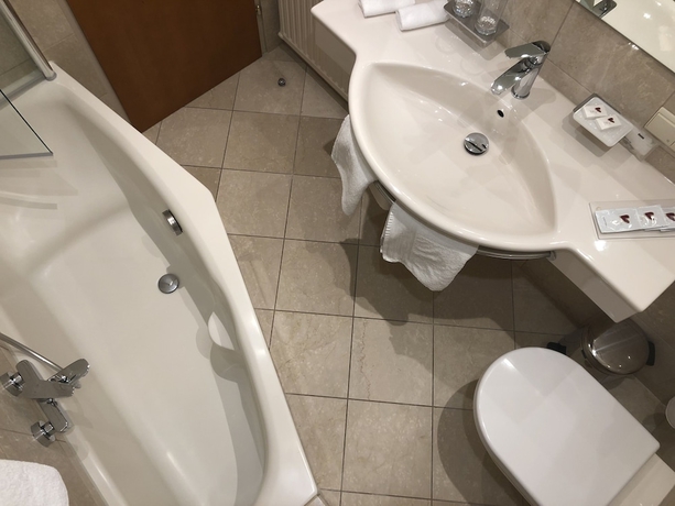 Imagen de la habitación del Hotel Furian. Foto 17