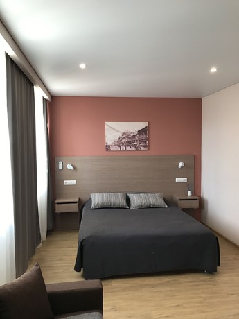 Imagen de la habitación del Hotel Furor. Foto 17