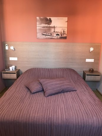 Imagen de la habitación del Hotel Furor. Foto 18