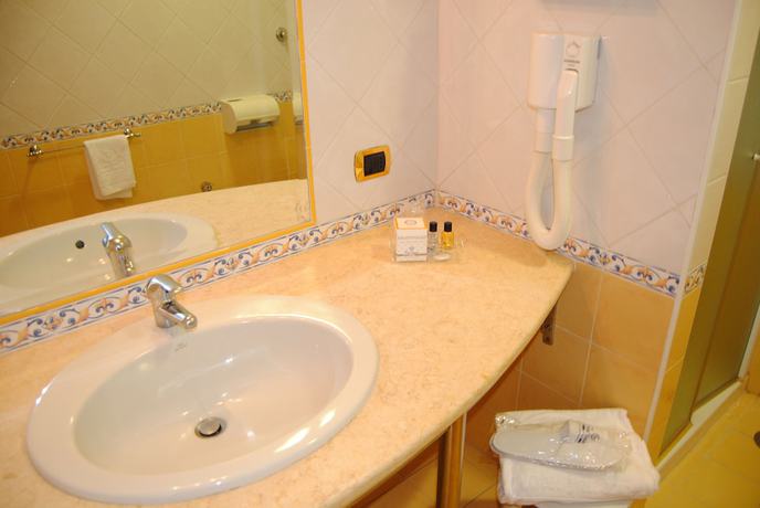 Imagen de la habitación del Hotel Futura Centro Congressi. Foto 3