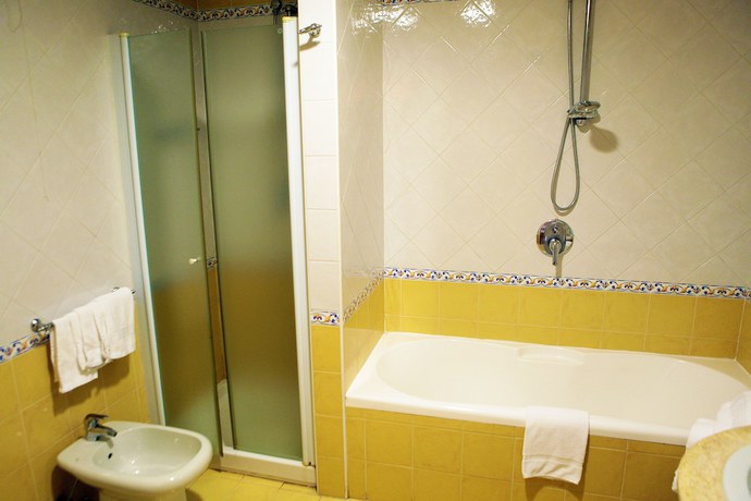 Imagen de la habitación del Hotel Futura Centro Congressi. Foto 4