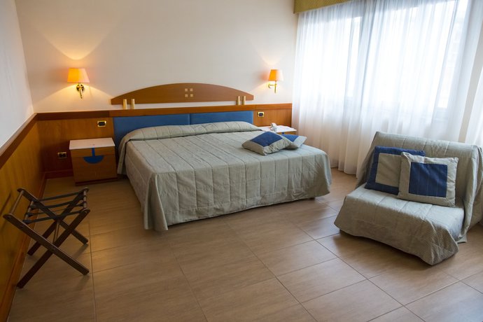 Imagen de la habitación del Hotel Futura Centro Congressi. Foto 8