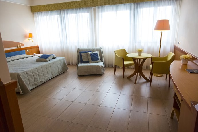 Imagen de la habitación del Hotel Futura Centro Congressi. Foto 9