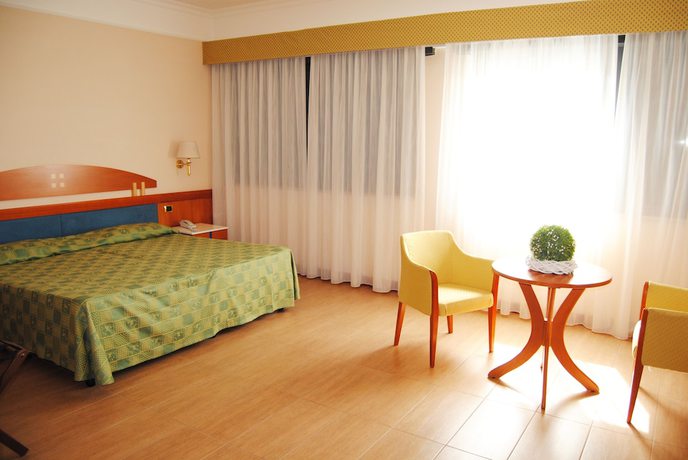 Imagen de la habitación del Hotel Futura Centro Congressi. Foto 12