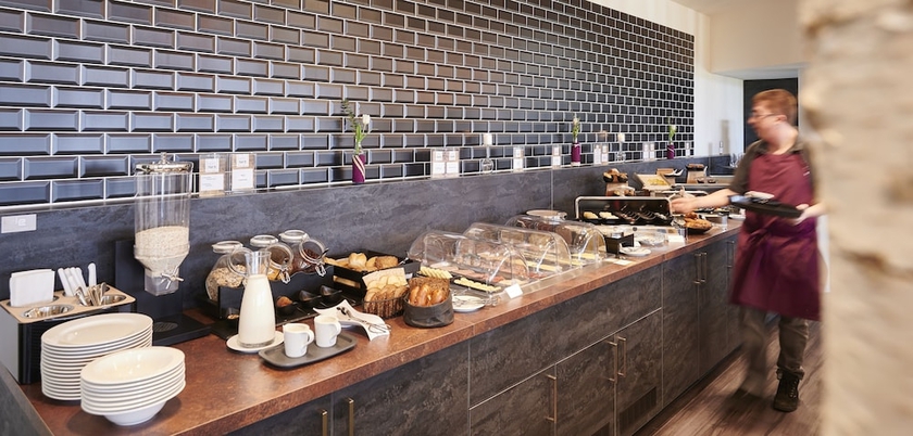 Imagen del bar/restaurante del Hotel F&uuml;nf10. Foto 4