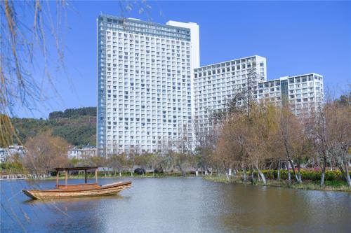 Imagen general del Hotel Fuxian Lake Junlin Holiday. Foto 2
