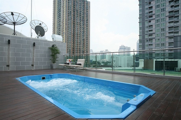 Imagen de la piscina del Hotel Fx Metrolink Makkasan. Foto 5