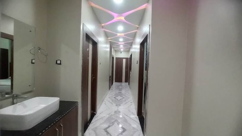 Imagen de la habitación del Hotel G P Guest House And Banquet Hall. Foto 13