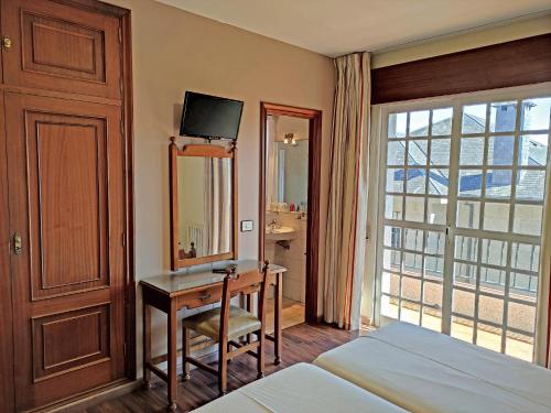 Imagen de la habitación del Hotel GALAICO, Sanxenxo. Foto 11