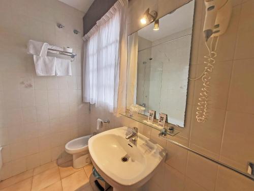 Imagen de la habitación del Hotel GALAICO, Sanxenxo. Foto 13