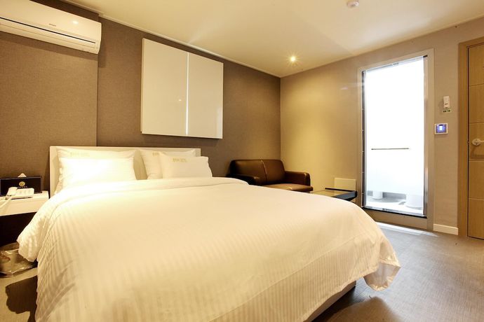 Imagen de la habitación del Hotel GALLERIA HOTEL. Foto 6