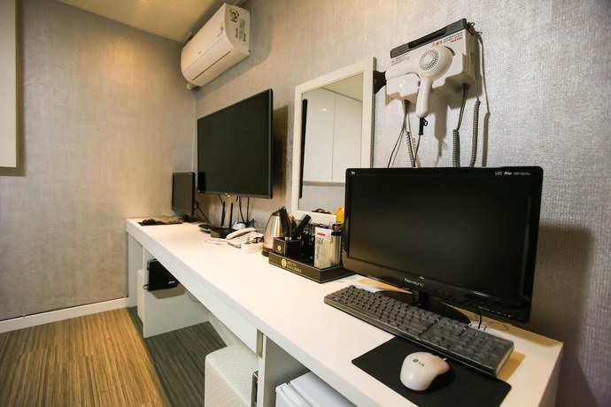 Imagen de la habitación del Hotel GALLERIA HOTEL. Foto 9