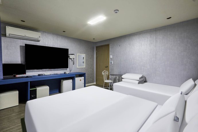 Imagen de la habitación del Hotel GALLERIA HOTEL. Foto 10